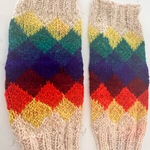 Handknitted leg warmer by Purmamarca Argentina. Pure llama wool